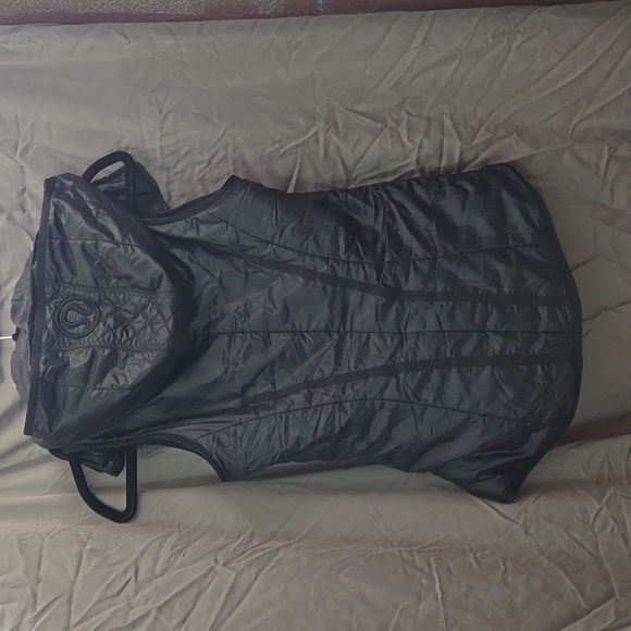 LULULEMON RUNNING VEST WITH DETACHABLE HOOD - LIKE NEW CONDITION SIZE: 4 - Picture 5 of 8